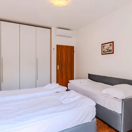 By Interhome Daire *